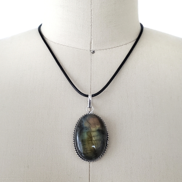 Statement Labradorite Gemstone Pendant set in 925 Sterling Silver Bezel, NWT - Picture 14 of 14